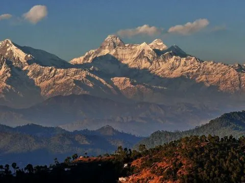 Sfeerafbeelding india almora reis uitzicht nanda devi