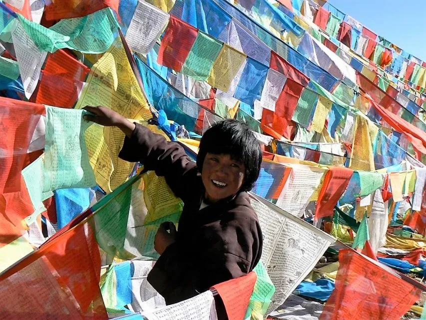 Sfeerafbeelding gebedsvlaggen lhasa tibet dimsum reizen