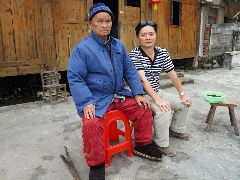 wu_zengou_en_zijn_vader_in_geboortedorp_2